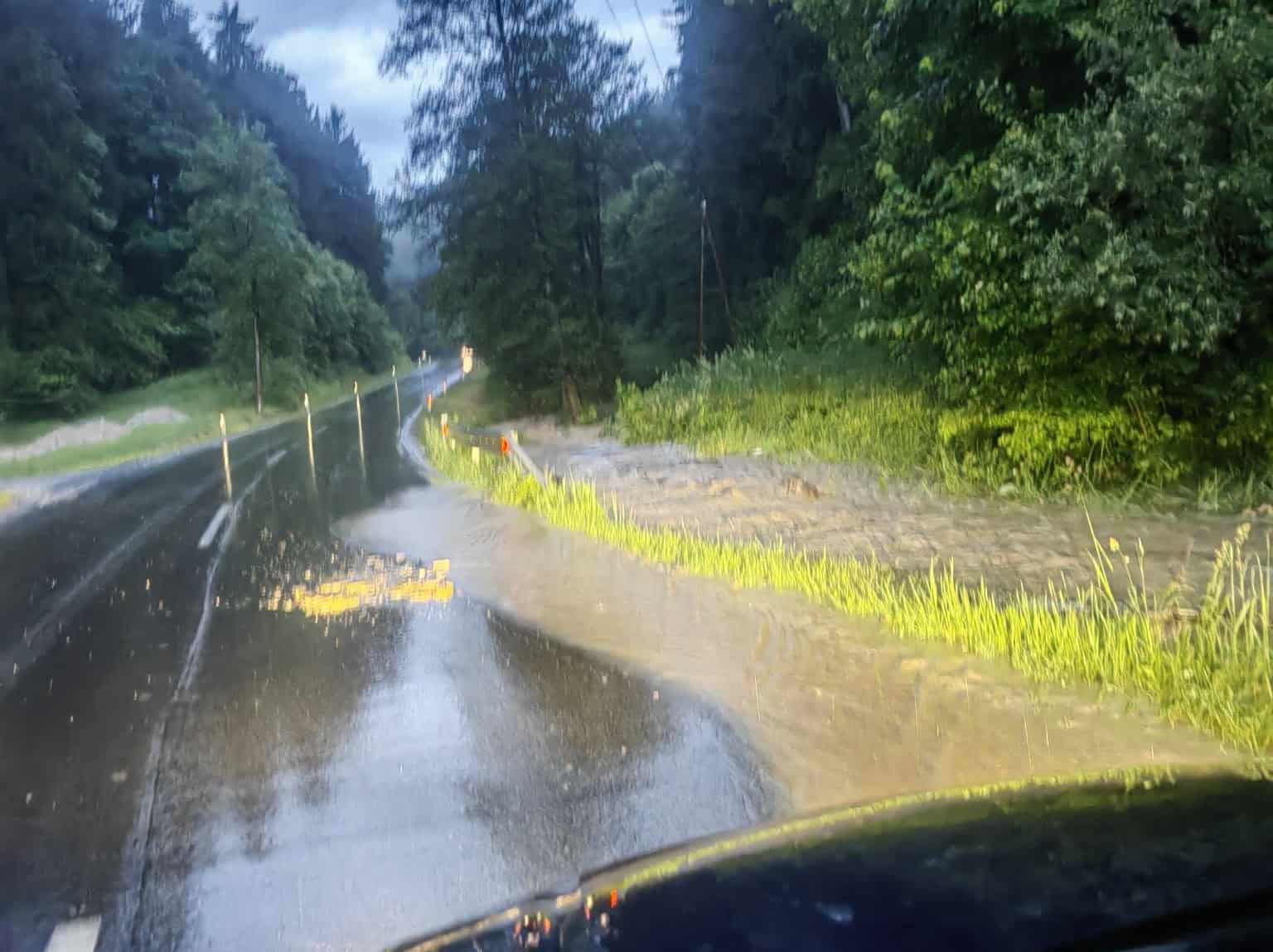 Arso napovedal točo ter močnejše nalive s sunki vetra