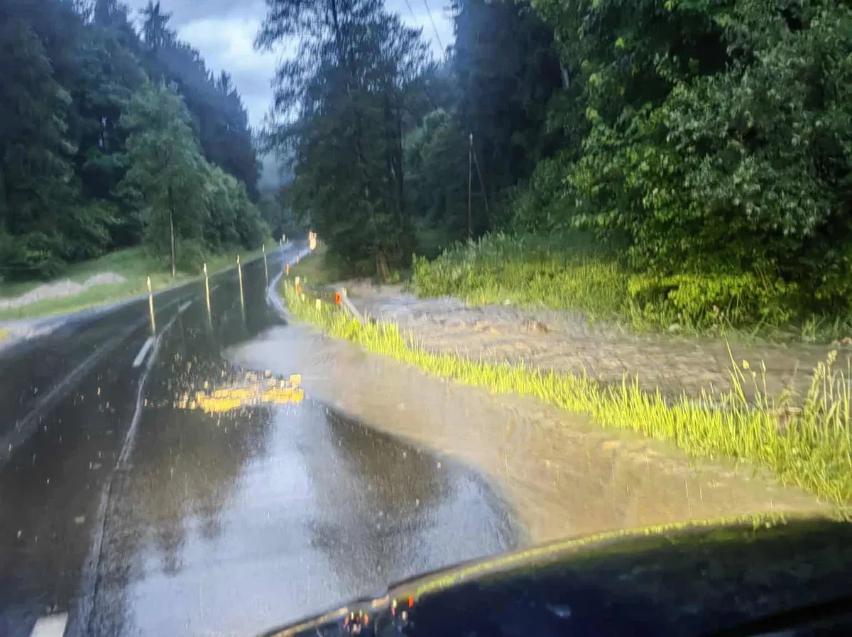 Močno deževje po državi povzročilo nekaj nevšečnosti