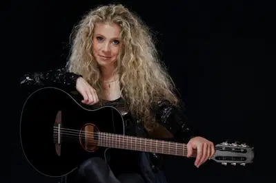 (VIDEO) Dunja Vrhovnik z velikim povezovalnim projektom: Skoraj 1000 glasov v eni pesmi