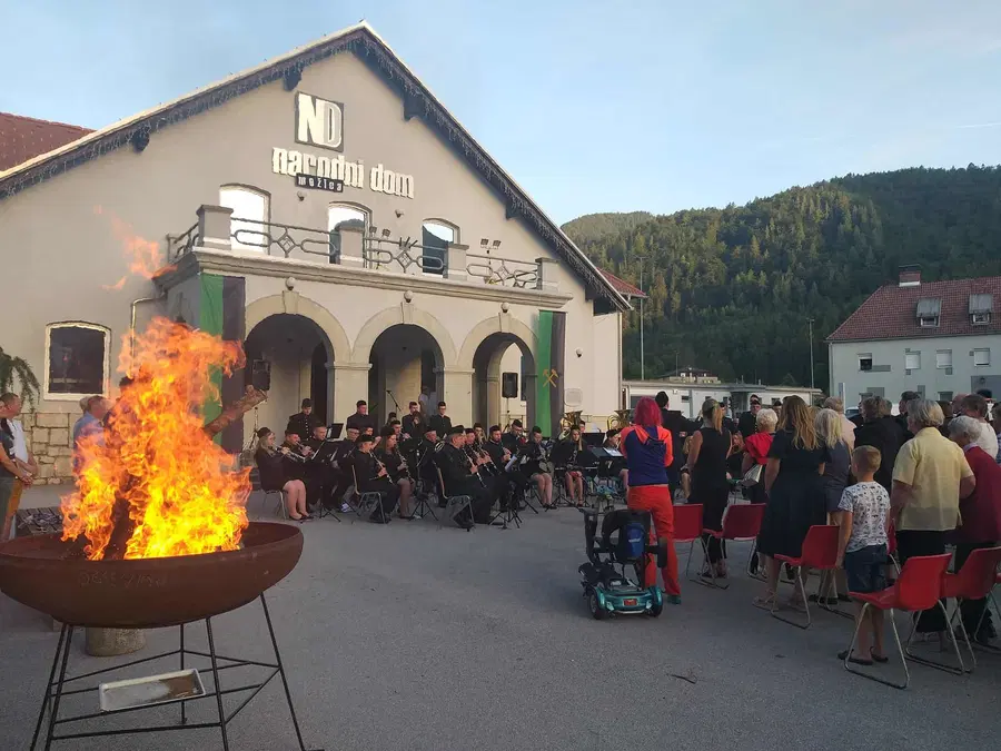Pred Narodnim domom Mežica bo potekal tradicionalni Kresni večer