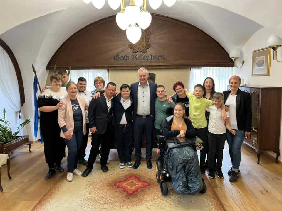 Osnovnošolci Tretje osnovne šole Slovenj Gradec so na obisku pri županu povedali, kakšno mesto si želijo (FOTO in VIDEO)