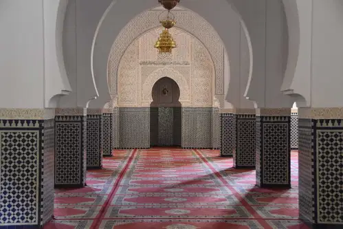 Muslimani z jutranjo molitvijo začenjajo kurban bajram