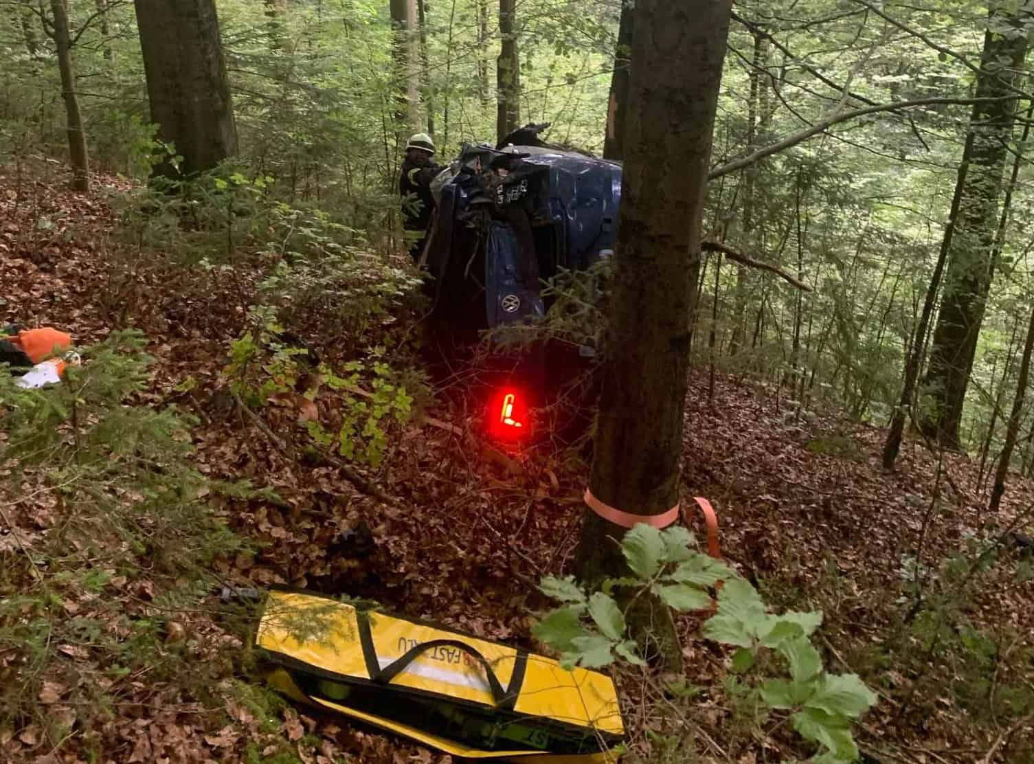 Prometna nesreča v Podgorju: Vozilo zapeljalo z vozišča, ena oseba poškodovana