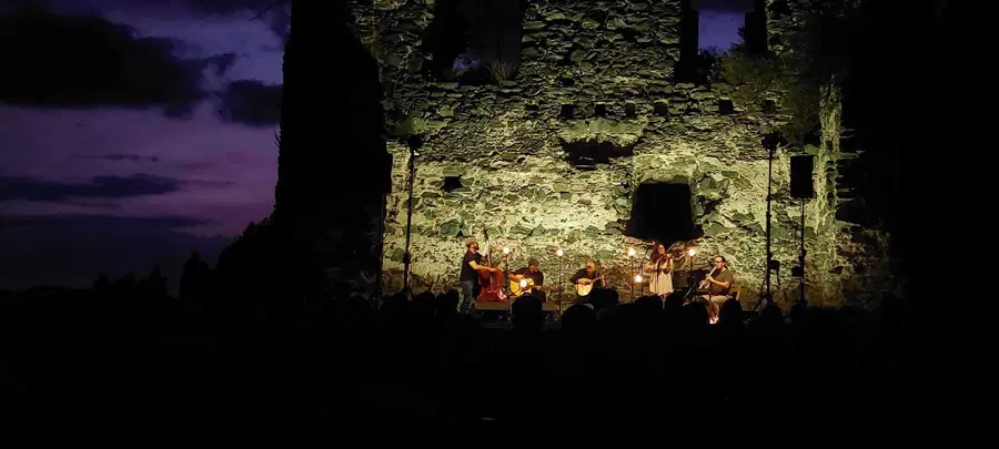 Na Starem gradu Dravograd se je odvila kresna noč s skupino Noreia