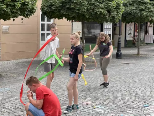 FOTO: Pozdrav Poletju s Tretjo osnovno šolo v Ars Cafeju