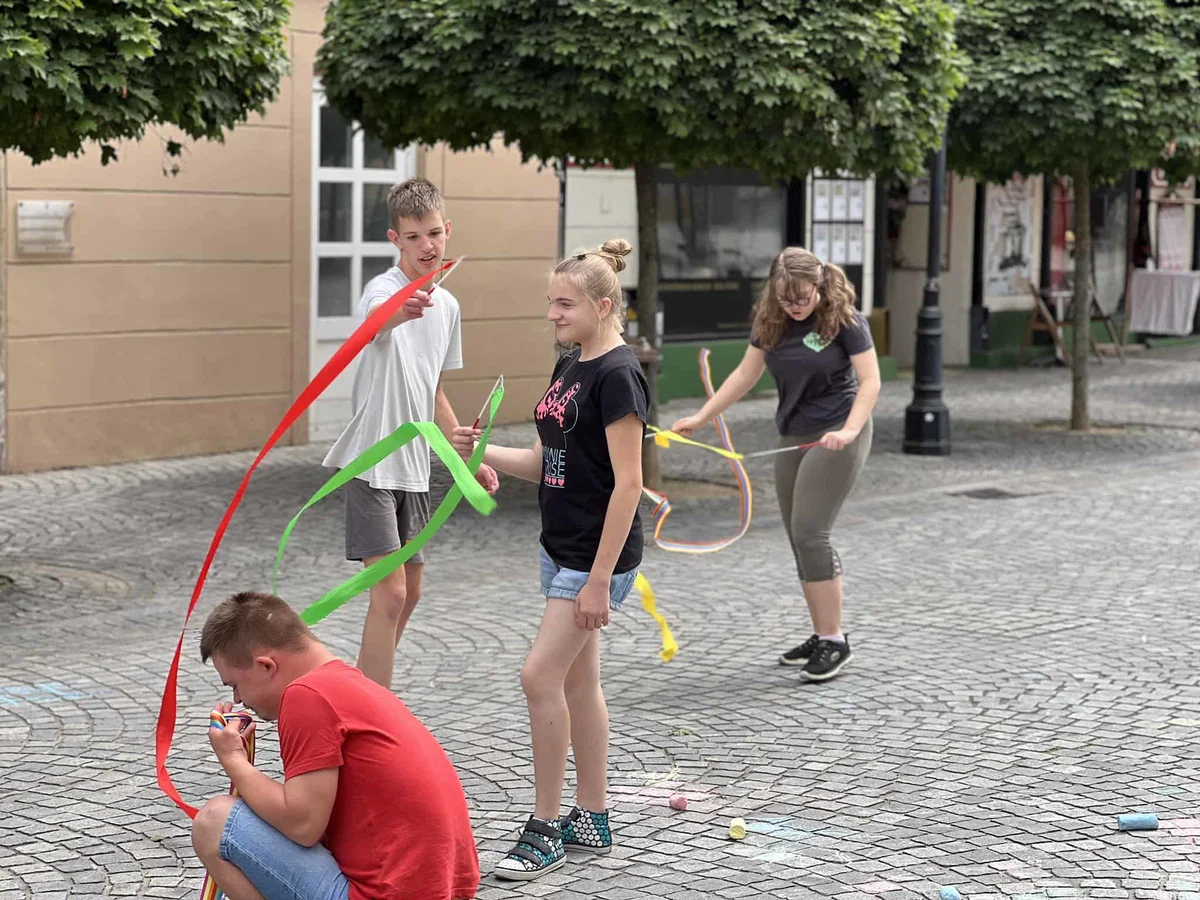 FOTO: Pozdrav Poletju s Tretjo osnovno šolo v Ars Cafeju