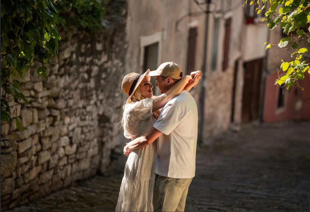 Uroš in Tjaša predstavljata nov videospot za pesem Letela