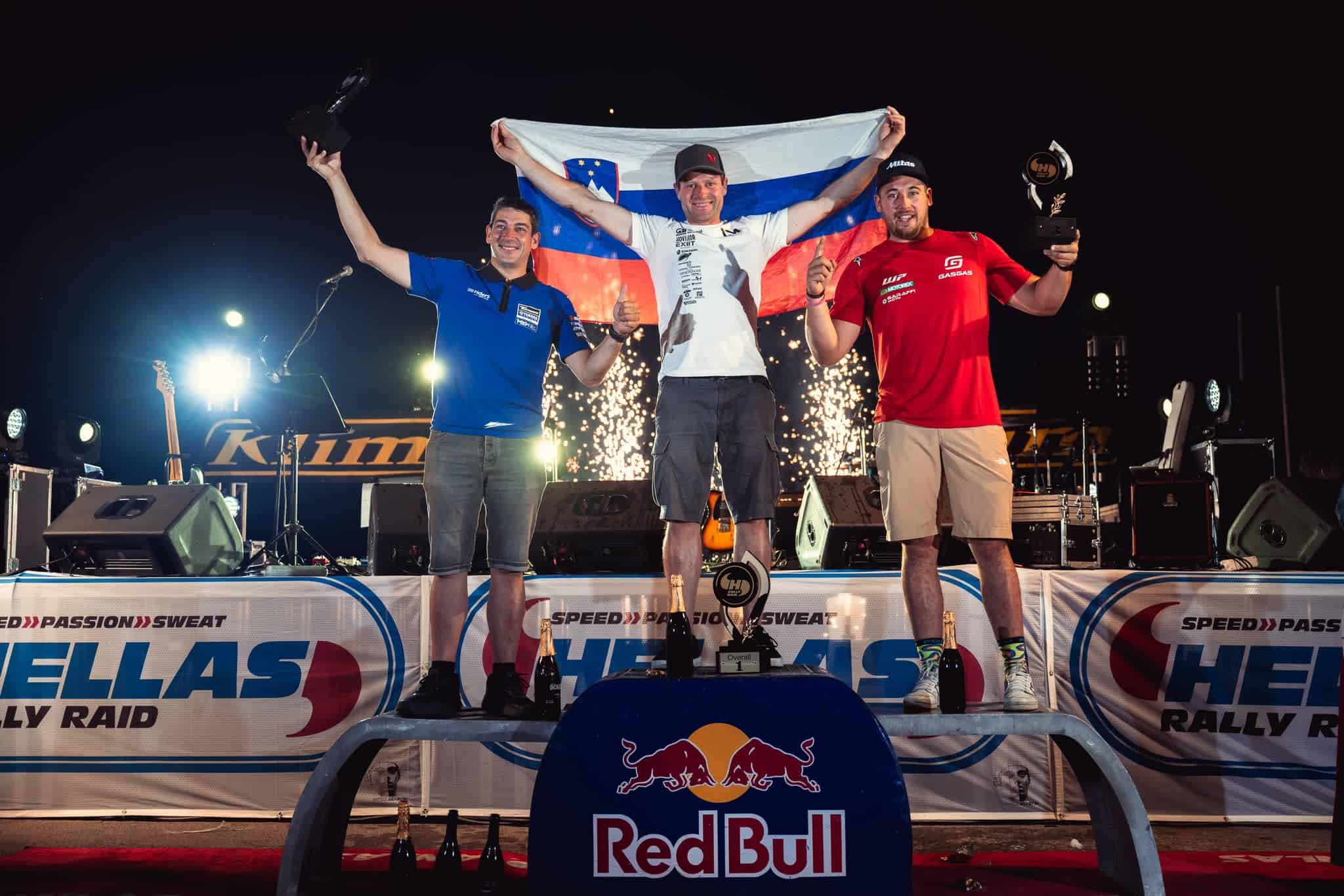 Toni Mulec ponosno zavihtel slovensko zastavo na najvišji stopnički v Grčiji