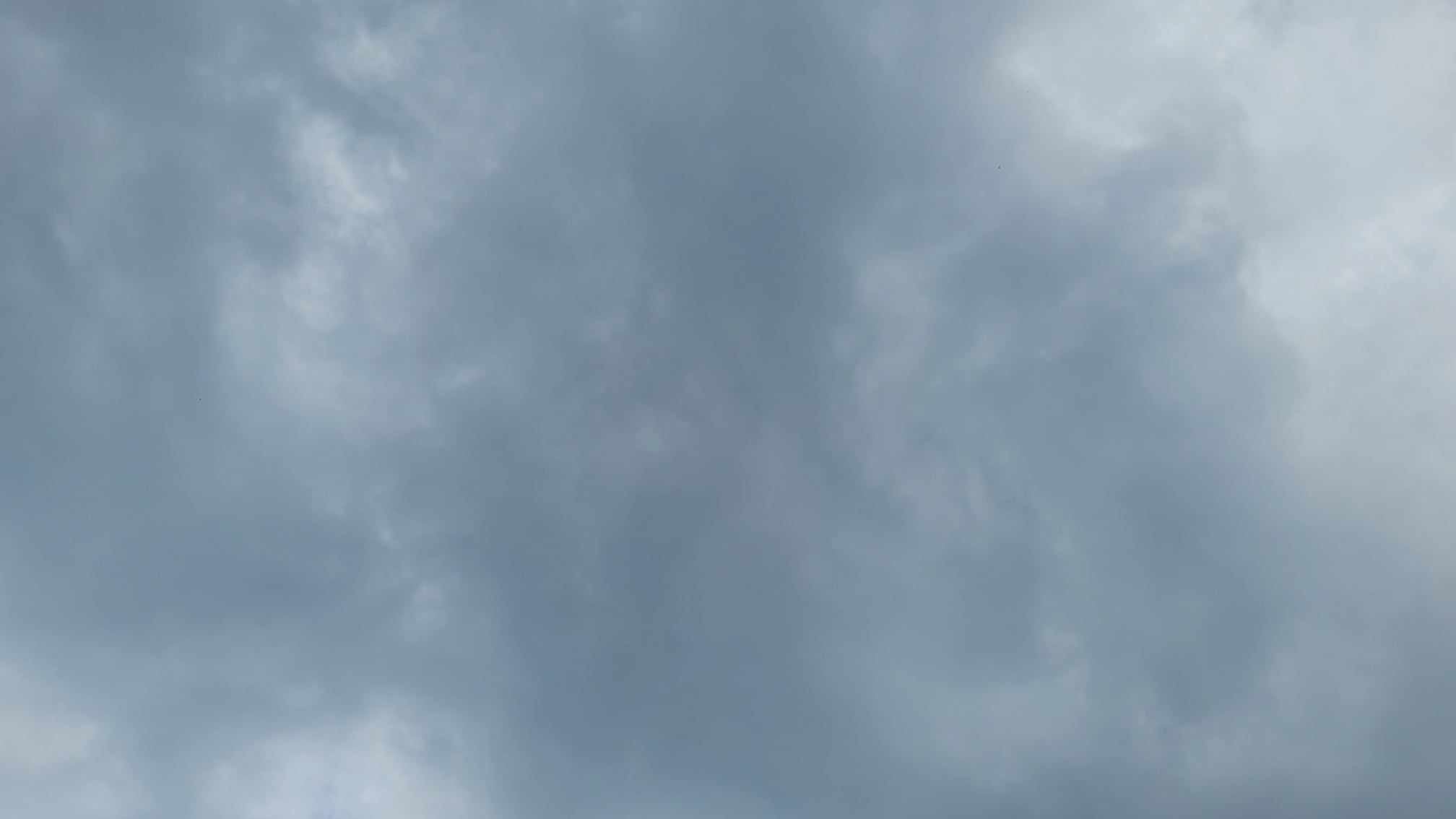 Oblačno s popoldanskimi nevihtami in nalivi