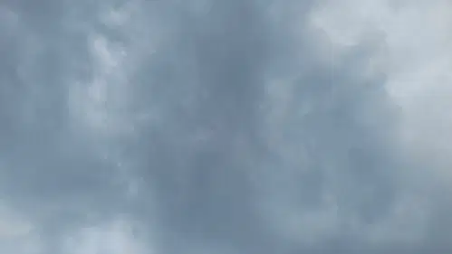 Oblačno s popoldanskimi nevihtami in nalivi
