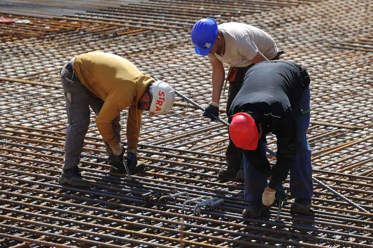 V poostrenih nadzorih policisti zaznali več kršitev tujske in delovnopravne zakonodaje 