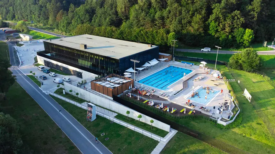 Občina Dravograd podarja brezplačne kopalne karte za osnovnošolce in mladostnike