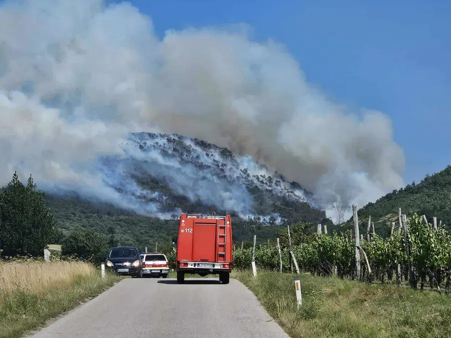 Na Krasu izbruhnil požar