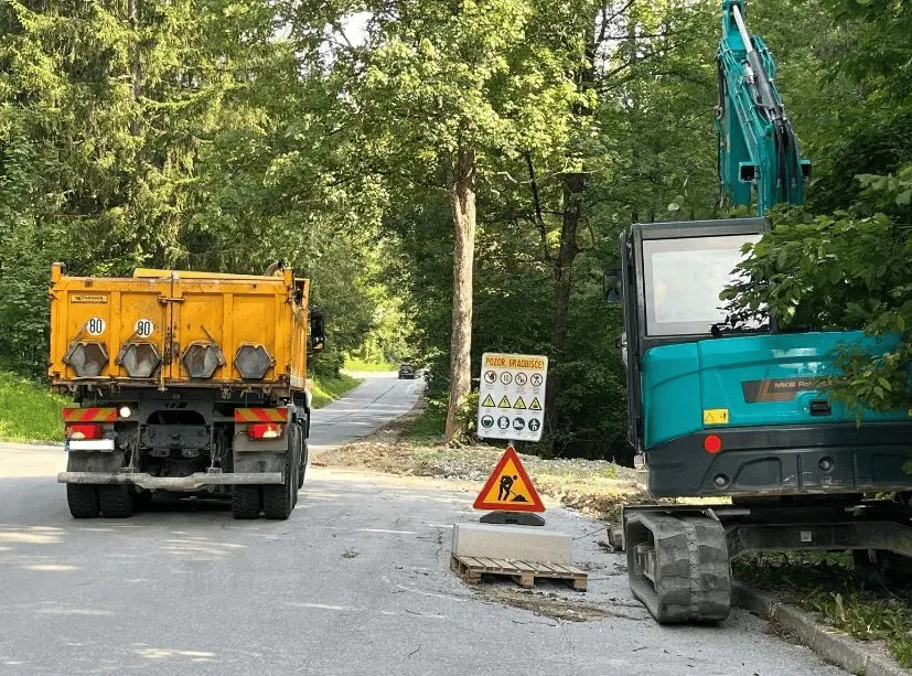 Zaradi sanacije vozišča bo na cesti Rimski vrelec - Ivarčko jezero delna zapora