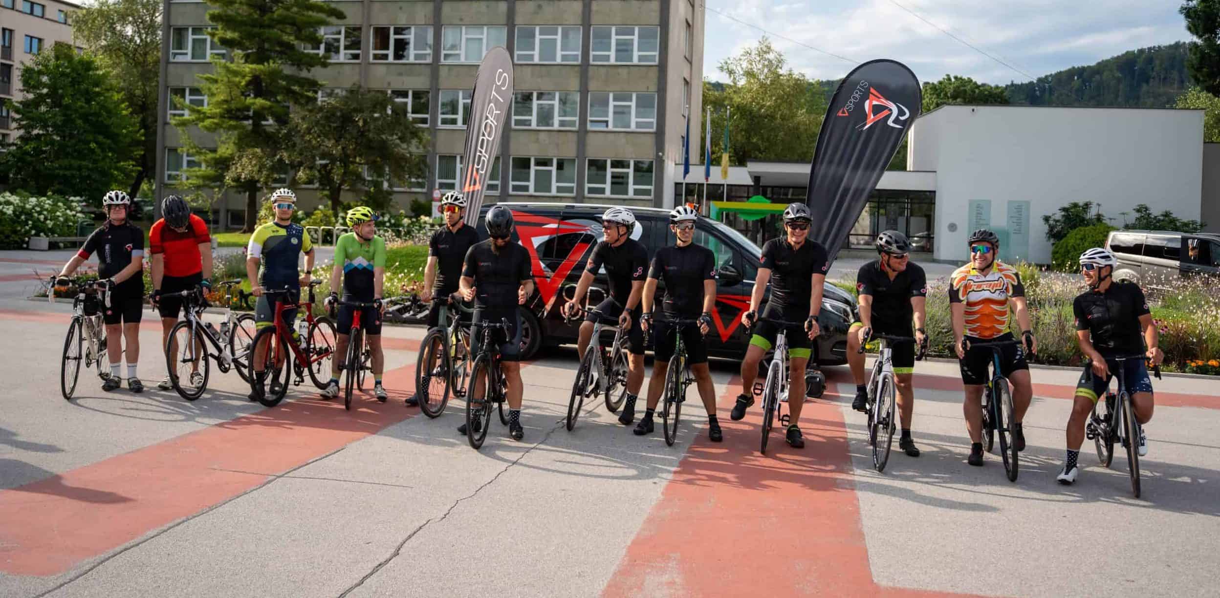 FOTO in VIDEO: Pozdrave miru in sporočila solidarnosti že delijo udeleženci ultra kolesarskega maratona Velenje - Srebrenica