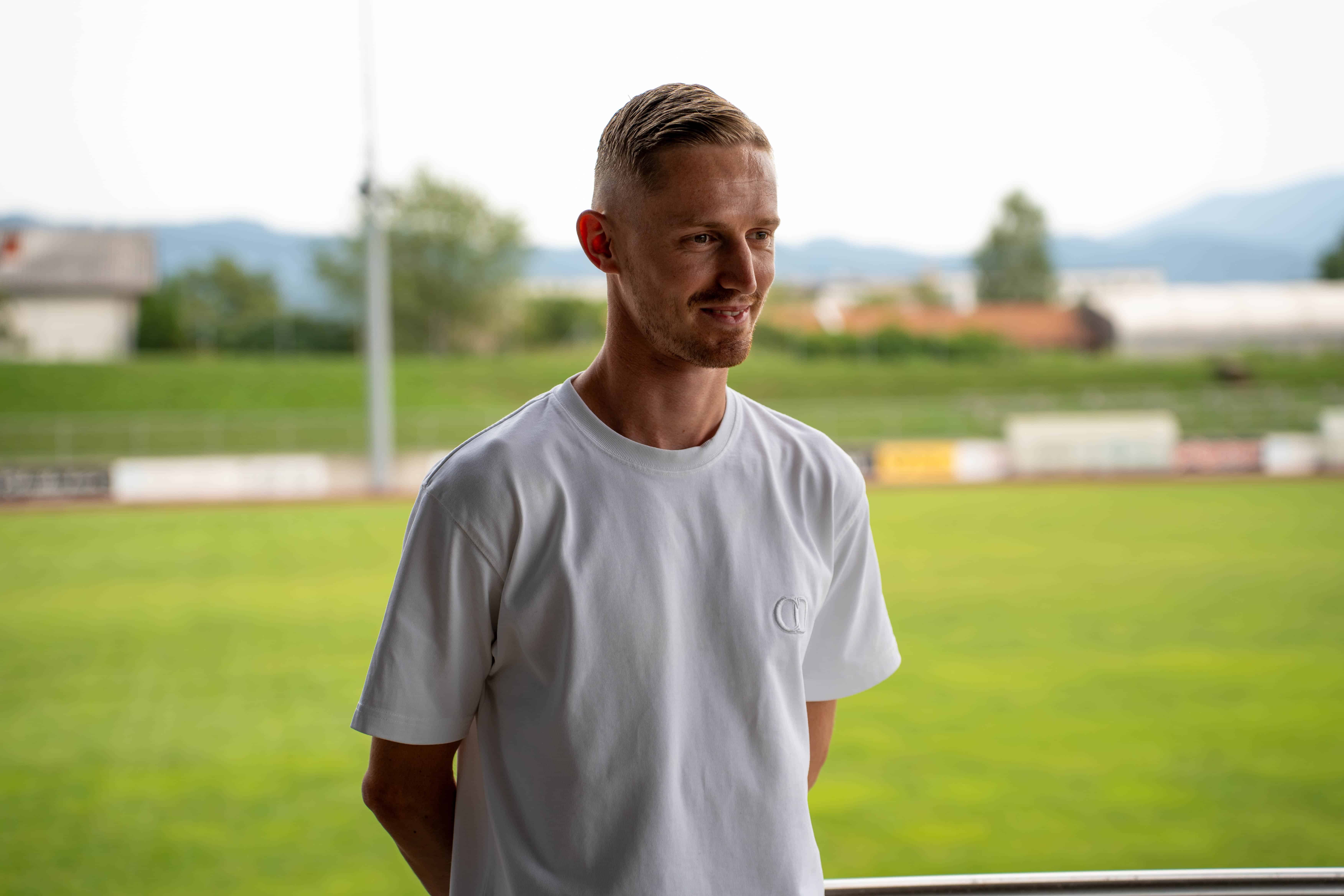 FOTO in VIDEO: V Radljah ob Dravi z navdušenjem sprejeli reprezentanta Žana Karničnika