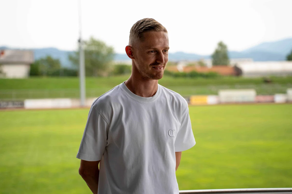 FOTO in VIDEO: V Radljah ob Dravi z navdušenjem sprejeli reprezentanta Žana Karničnika