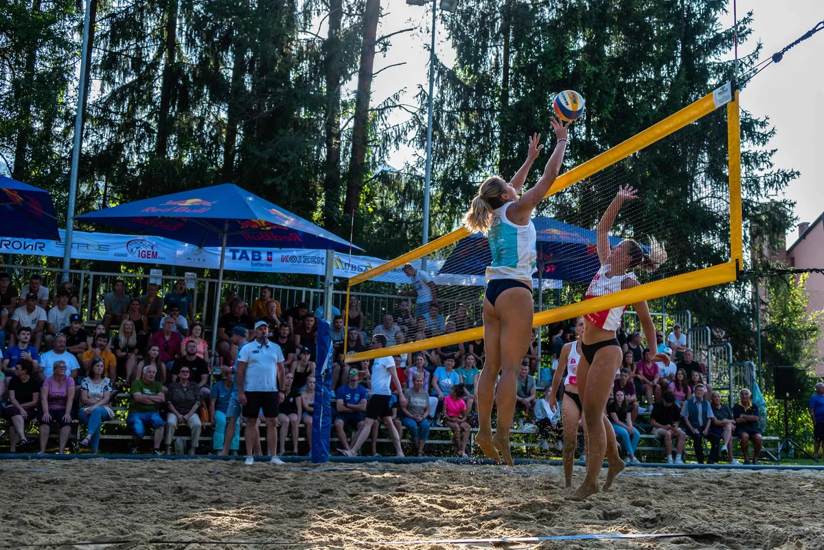 Peščeni športni spektakel na Koroškem: Državno prvenstvo v odbojki na mivki v Mežici