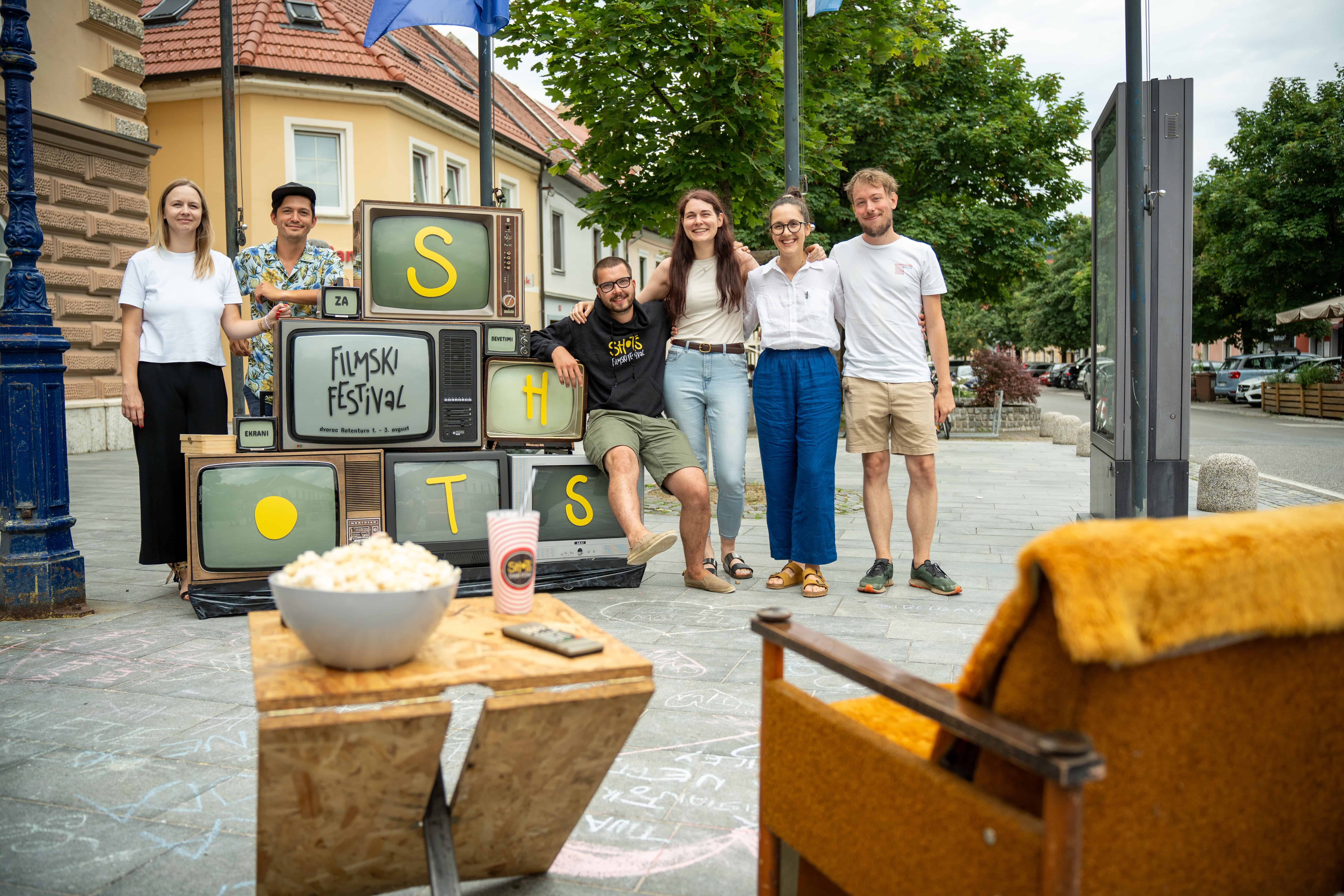 VIDEO IN FOTO: V Slovenj Gradec prihajata pravljično obarvana festivala SHOTS in Zebra