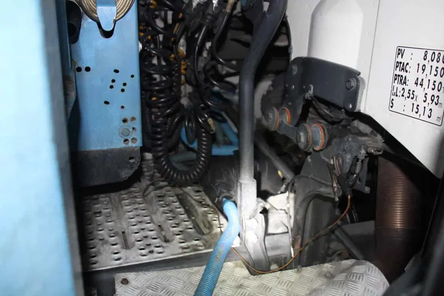 Policisti pri poskusu tatvine goriva zasačili dva Romuna