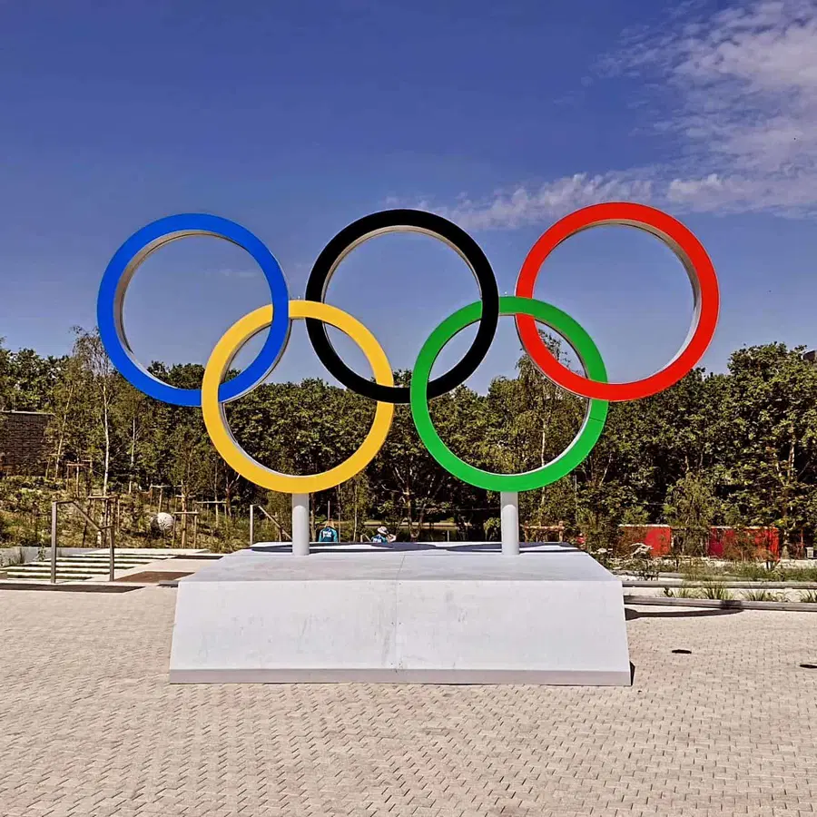 Ana Gros in Benjamin Savšek zastavonoši na odprtju OI