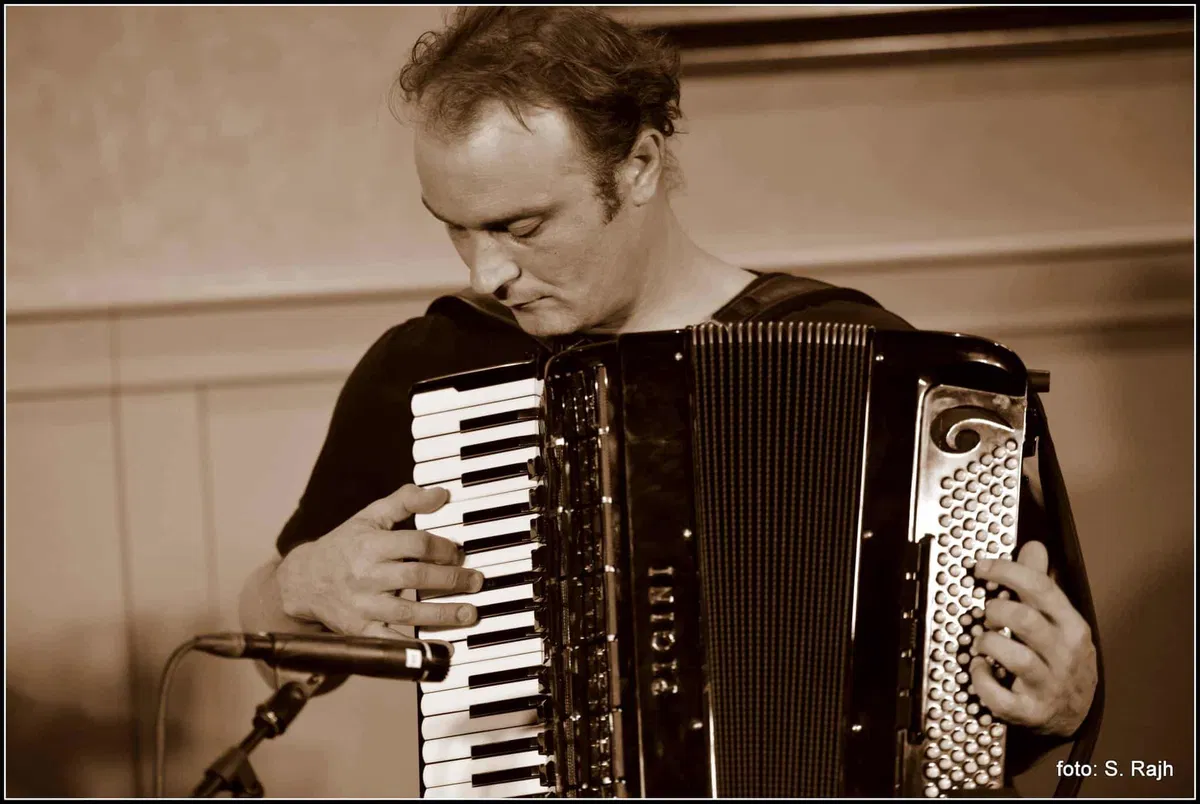 V okviru Wolfovega poletnega festivala prihaja koncert odličnega Boruta Morija