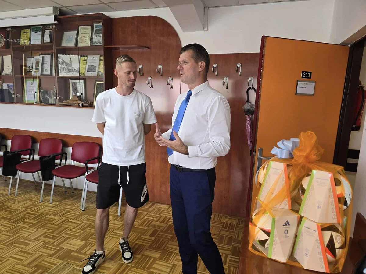 Žana Karničnika je v prostorih Občine Radlje ob Dravi sprejel tudi župan Bukovnik