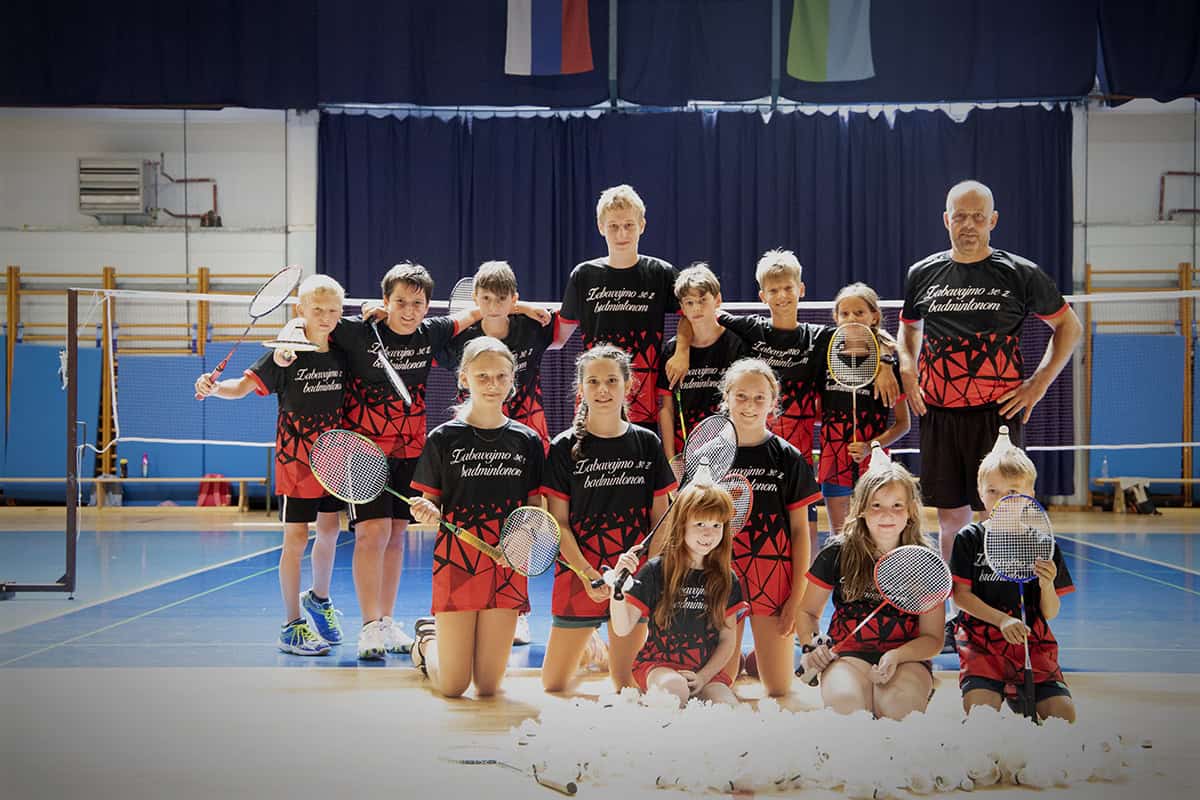 Na Ravnah so se zabavali v počitniškem programu "Zabavajmo se z badmintonom"