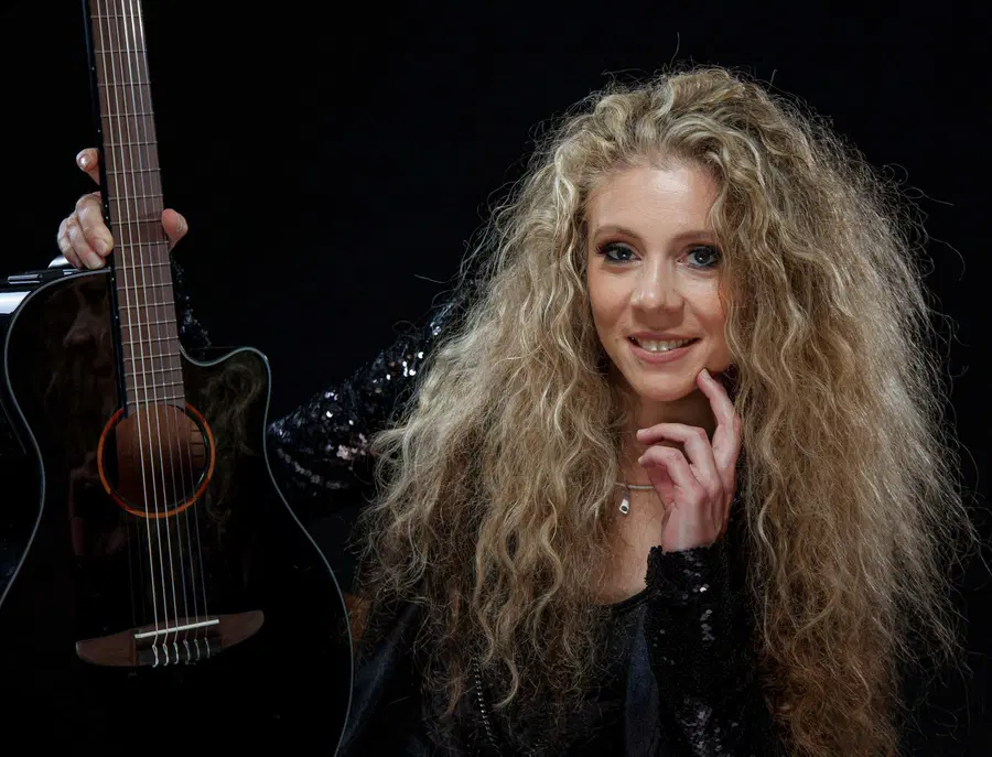 Vabljeni na akustični večer z Dunjo Vrhovnik v Vuzenico