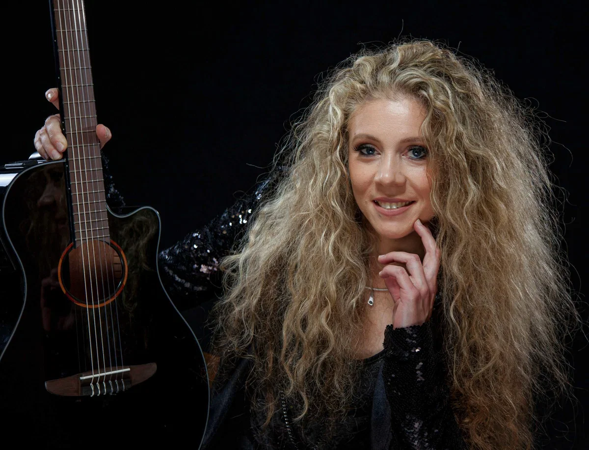 Vabljeni na akustični večer z Dunjo Vrhovnik v Vuzenico