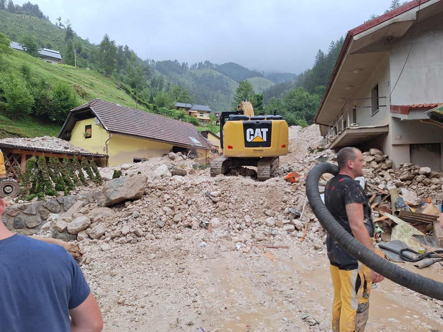 Na območju Kokre odpravljanje posledic ujme in prepoved gibanja
