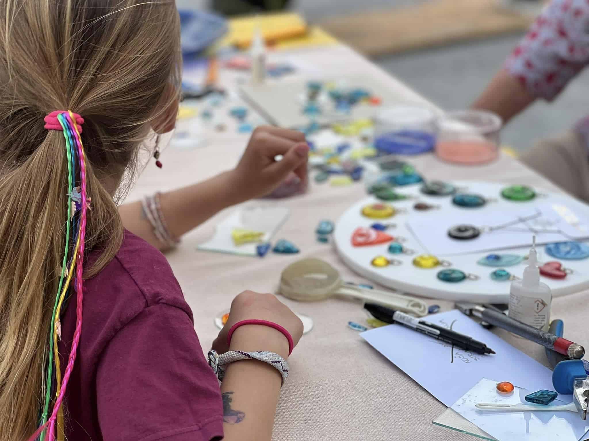 Pestro petkovo dogajanje v Slovenj Gradcu: Prepevali bomo z Milanom Kamnikom in se igrali v mestu