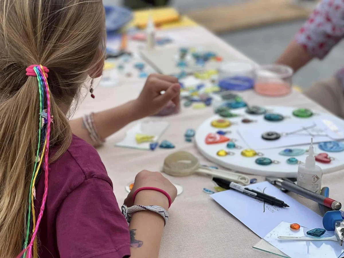 Pestro petkovo dogajanje v Slovenj Gradcu: Prepevali bomo z Milanom Kamnikom in se igrali v mestu