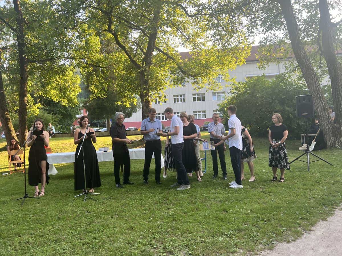 Šolanje s 100-odstotnim uspehom zaključila že 76. generacija maturantov Gimnazije Ravne na Koroškem