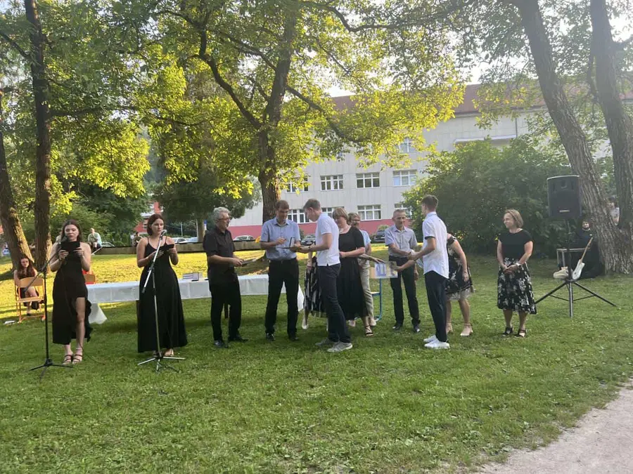 Šolanje s 100-odstotnim uspehom zaključila že 76. generacija maturantov Gimnazije Ravne na Koroškem