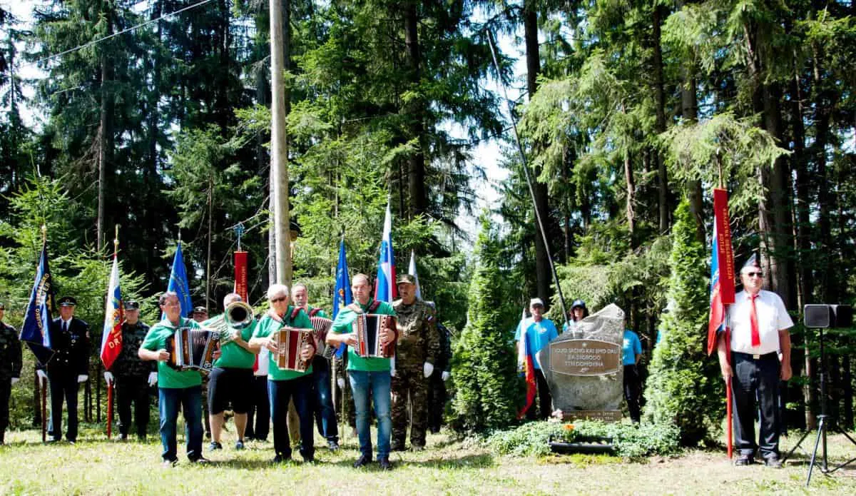 Konec tedna je potekala spominska slovesnost na Trotovem vrhu na Strojni