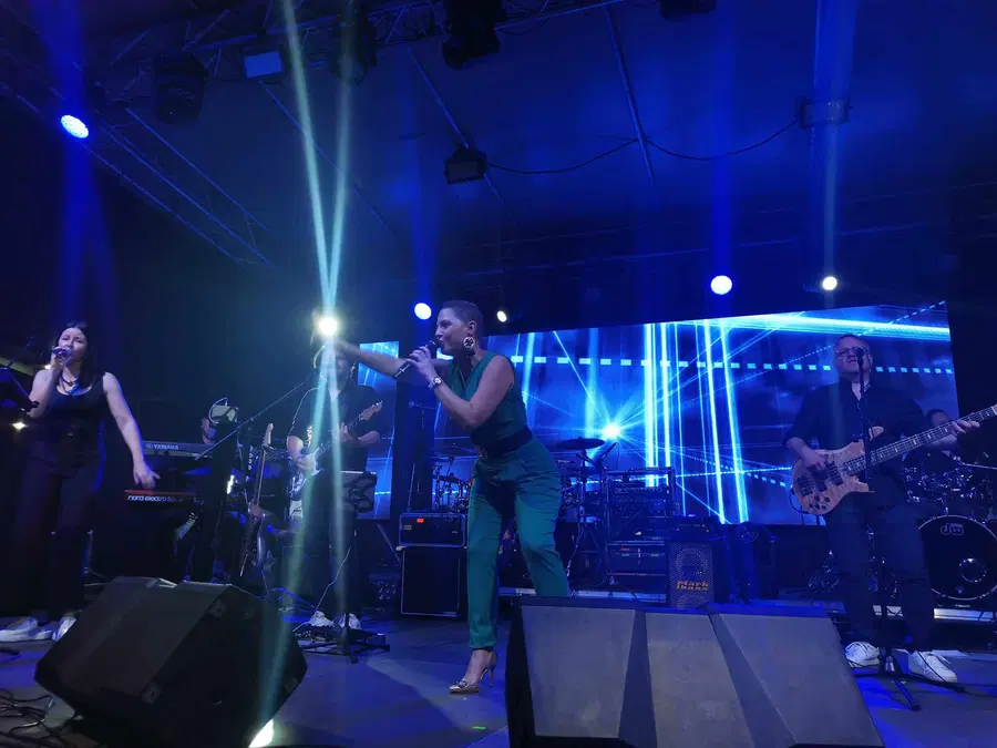 Tanja Žagar delila svojo zgodbo o bitki z rakom ter navdušila občinstvo v Dravogradu