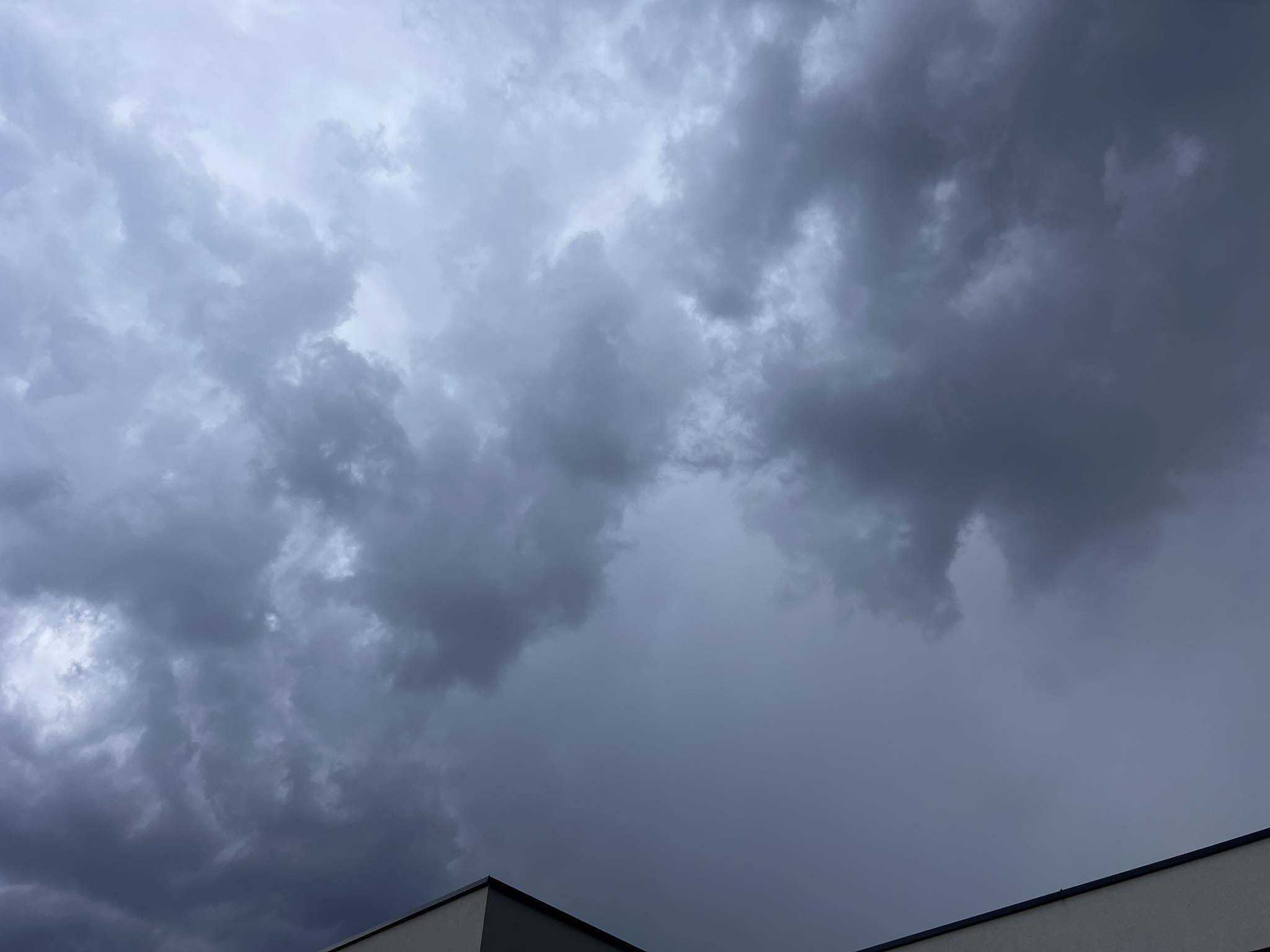 Začetek tedna suh, oblačnost se bo nadaljevala