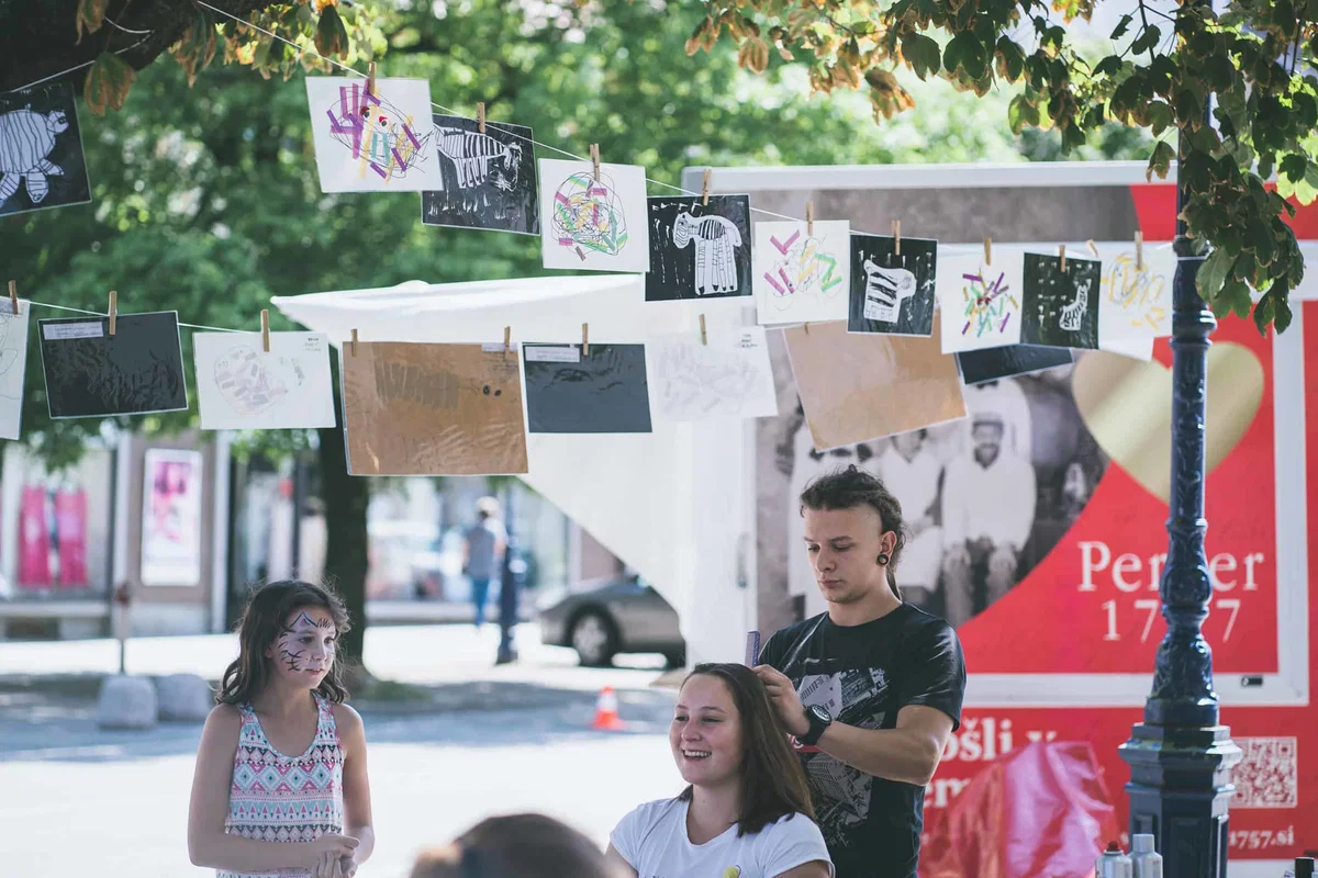 V mestnem jedru Slovenj Gradca se bo jutri pričel filmski festival Zebra