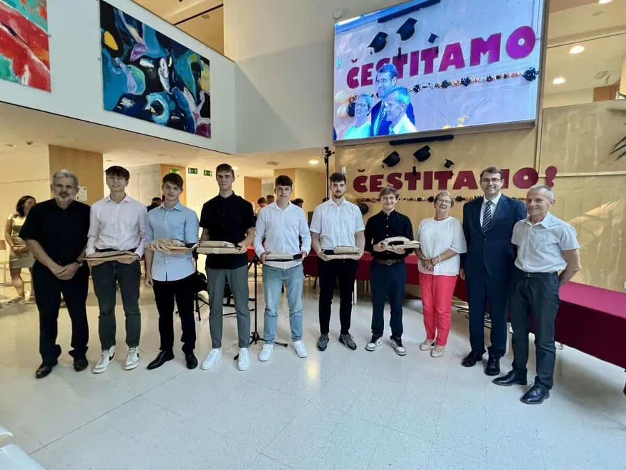 Župan dr. Tomaž Rožen zlate petice podelil najuspešnejšim na poklicni maturi (FOTO)