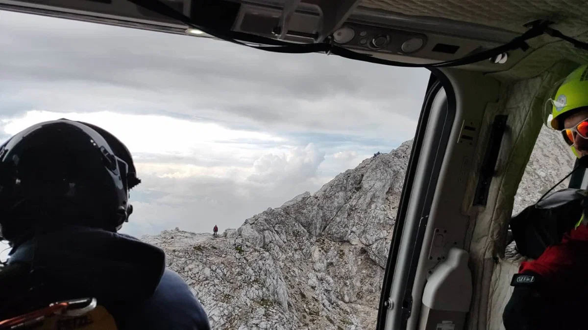 Helikopterskih reševanj v gorah kljub opozorilom vse več