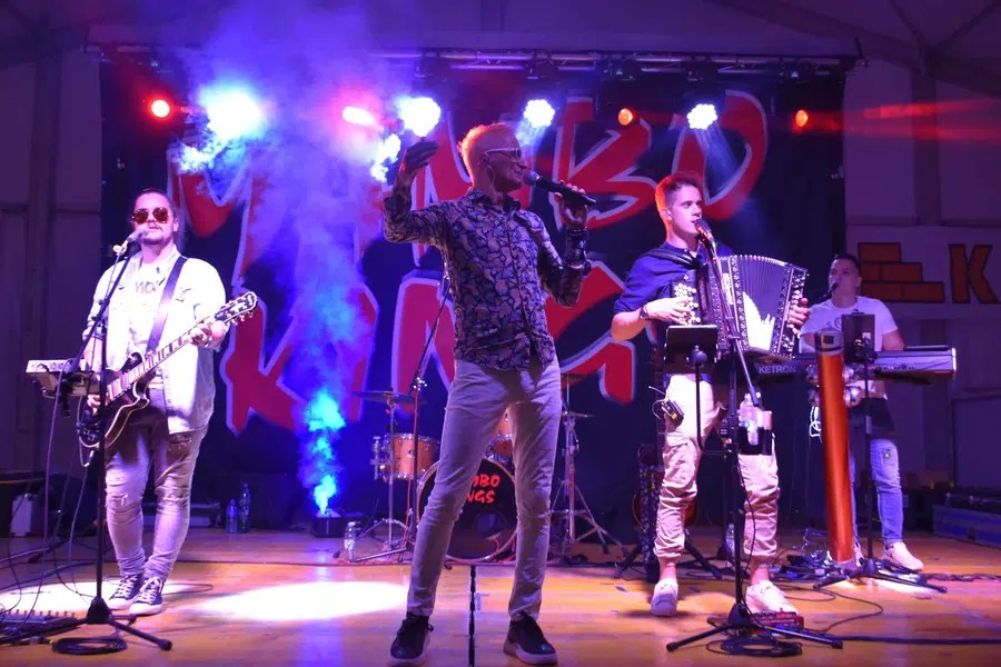 FOTO: V Vuzenici so za vročo zabavo poskrbeli Mambo Kingsi