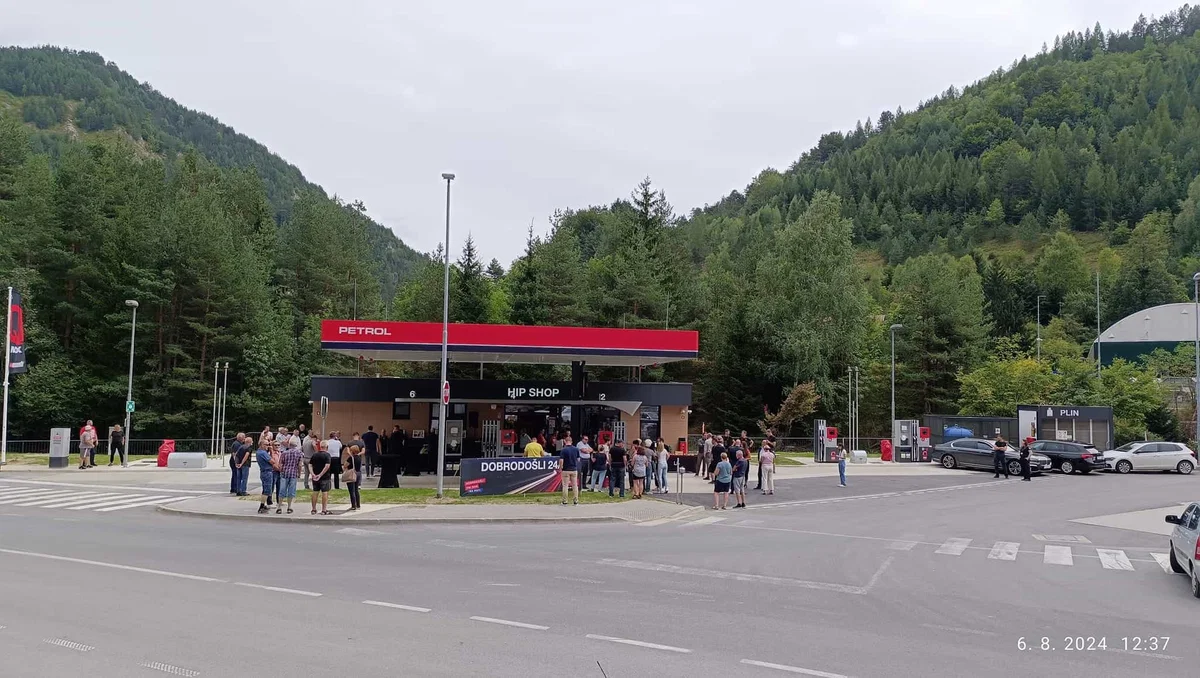 Po ujmi obnovljena Petrolova črpalka v Žerjavu izjemnega pomena za občane in širše