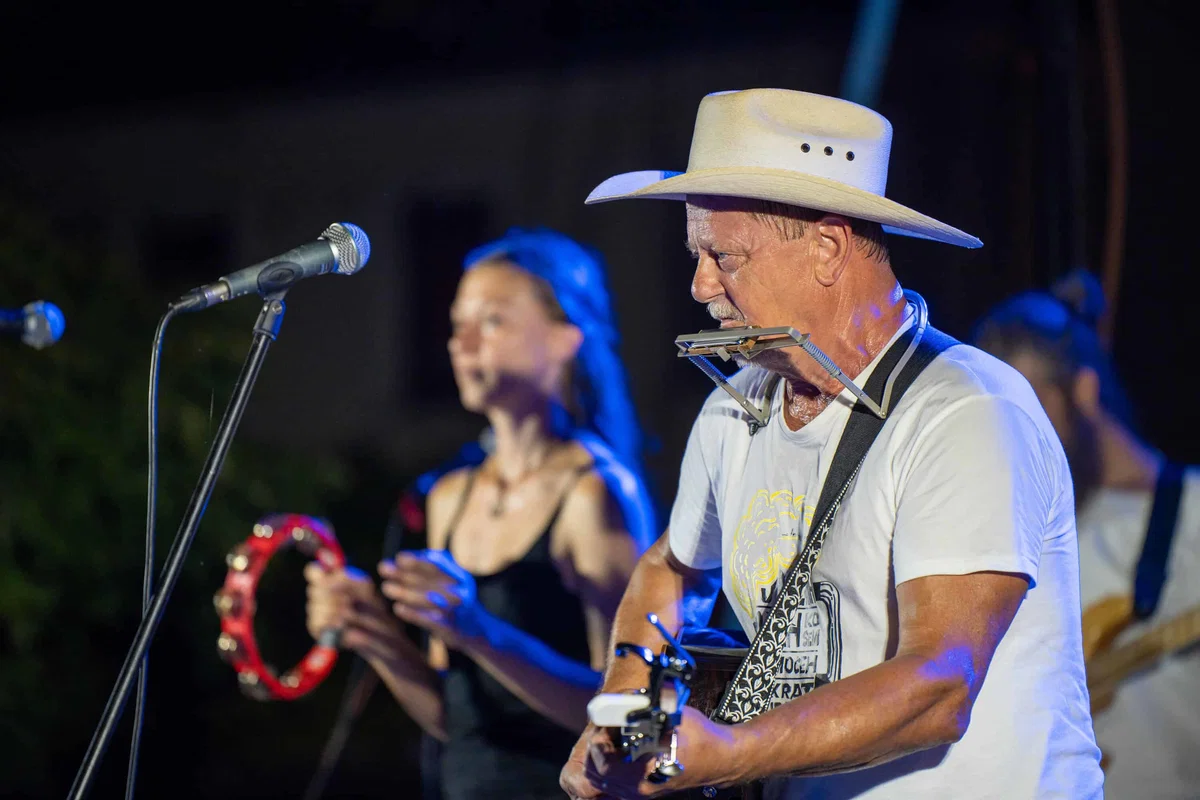 FOTO: Milan Kamnik na Trgu svobode proslavil glasbeni jubilej