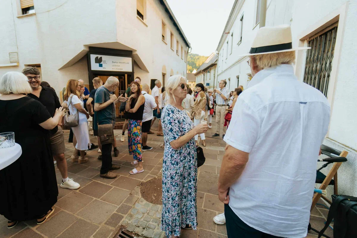 Galerija Ravne v začasnih prostorih, občina v gradnjo novega kulturnega centra