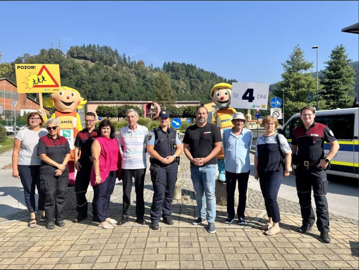 FOTO: Na Ravnah s preventivno akcijo opozarjajo na pričetek šolskega leta