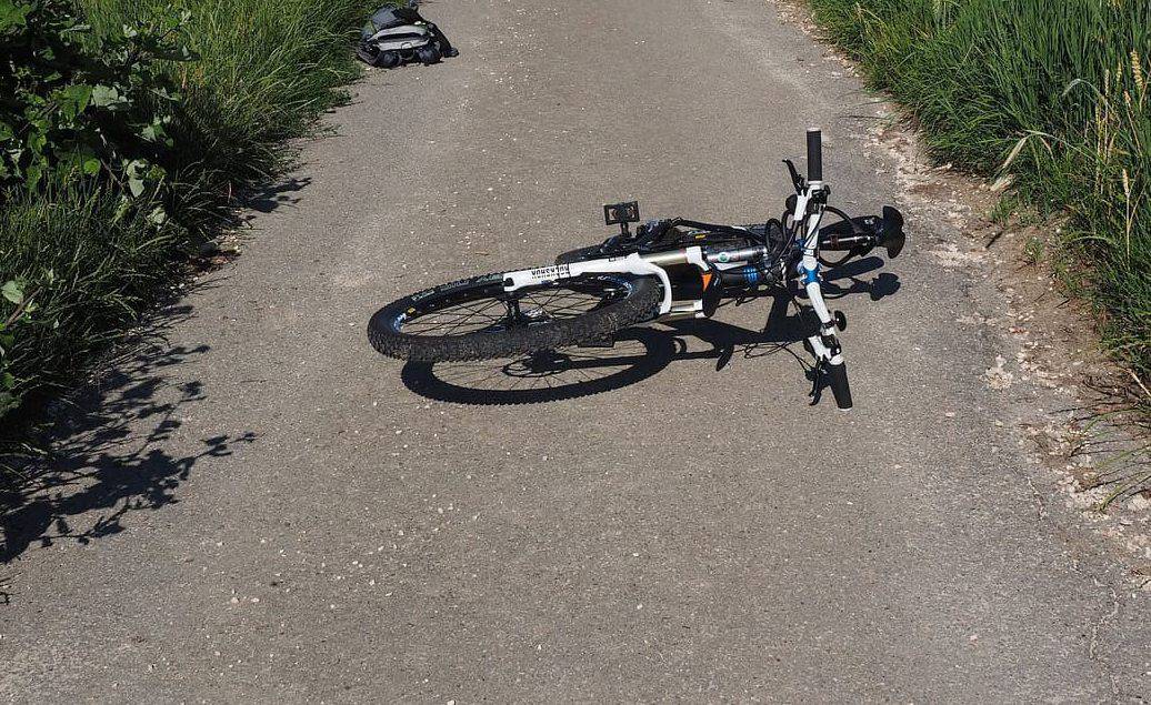 Voznik v Celju na prehodu za pešce trčil v kolesarja in pobegnil