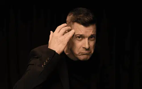 V Bazenski kompleks Aqualatio prihaja stand up komedija "Oče leta" s Klemnom Bučanom