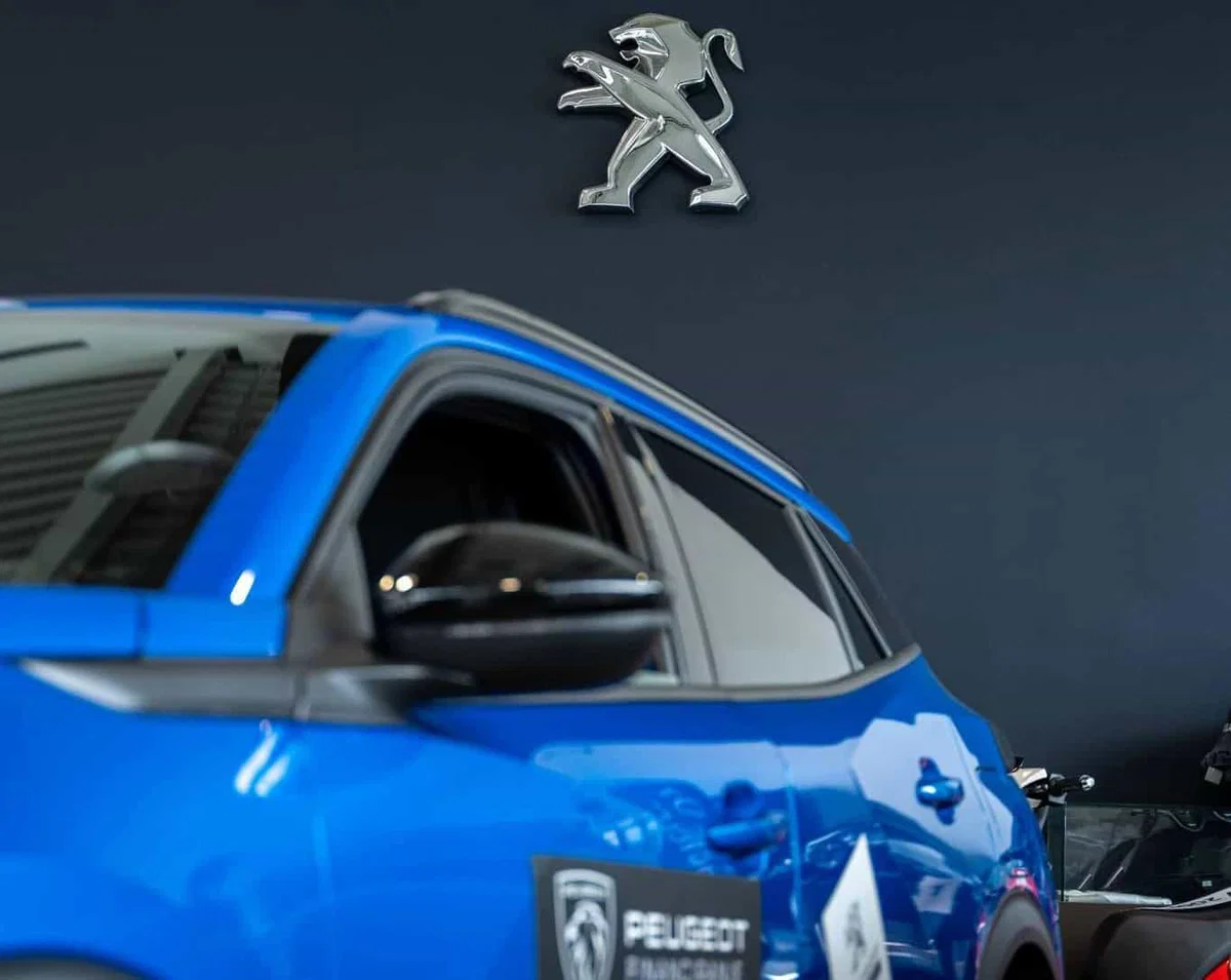 Med nagradami v veliki nagradni igri Avta centra Ravne tudi vikend najem vozila Peugeot