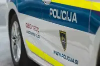 Na Prevaljah trčila osebno vozilo in skuter